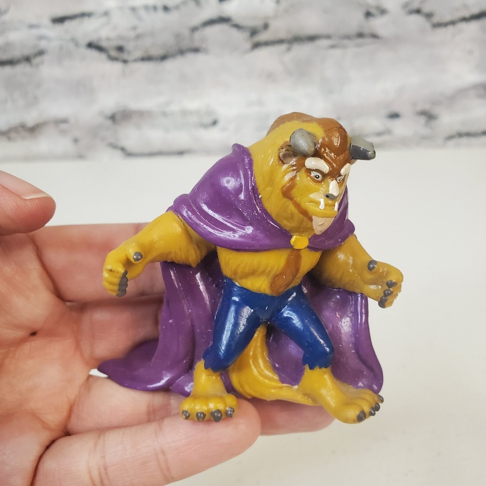 Walt Disney-Beauty and the Beast - Beast Purple Cape - 2.75" -PVC Figure